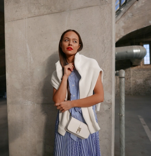 Trendikas Tommy Hilfiger särkkleit: Triibud, suvine mood ja kihiline riietumine